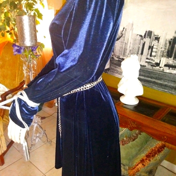 FINAL SALE  Navy blue velvet dress🎊 - Picture 3 of 4